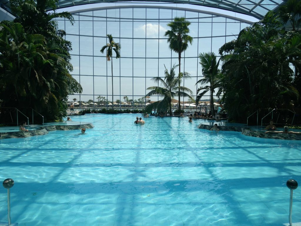 therme bucuresti main pool