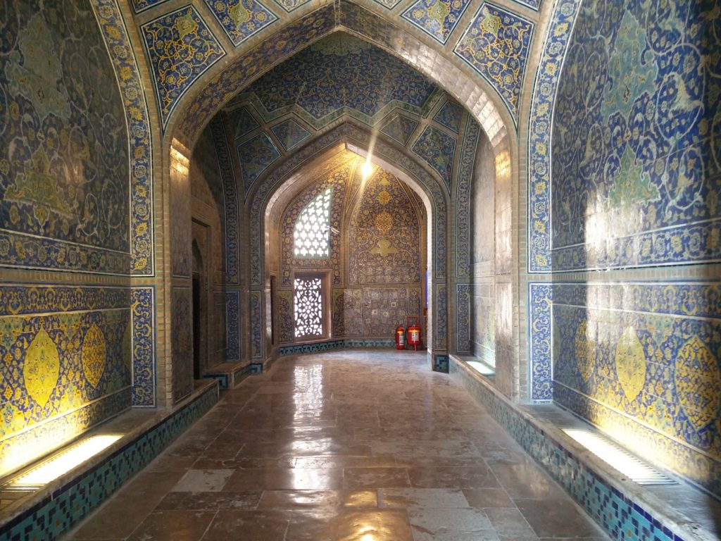 sheikh lotfallah mosque isfahan inside