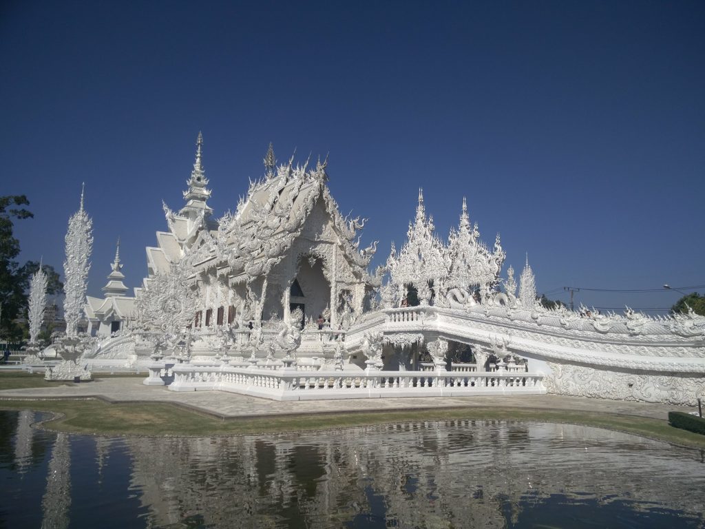 white temple chiang rai