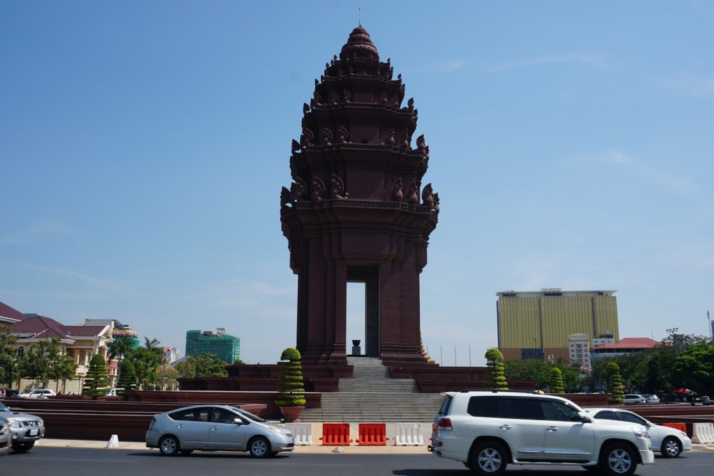 independence monument phnom penh